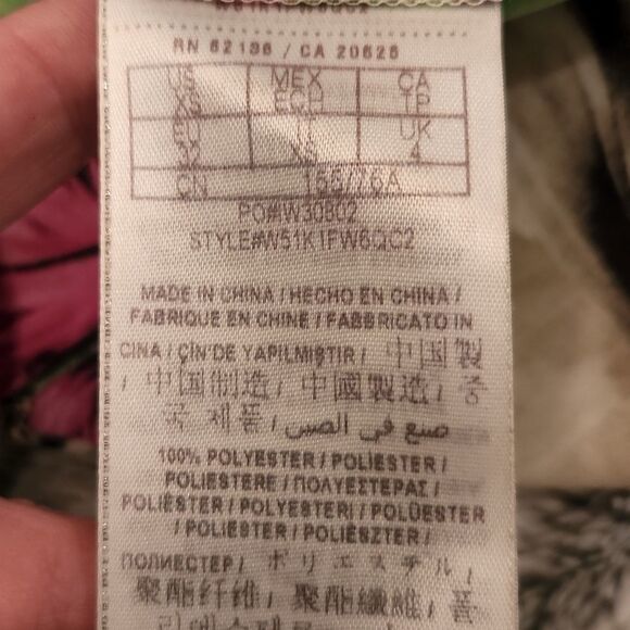 Beautiful
tropical lily and hibiscus floral Guess maxi dress size XS - Picture 2 of 10